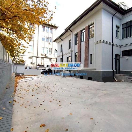 Casă cu 26 camere cu Teren 450 Mp în Calea Victoriei