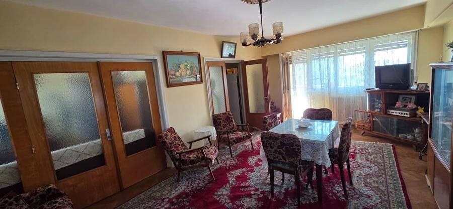 Apartament cu 3 camere decomandat în Cotroceni
