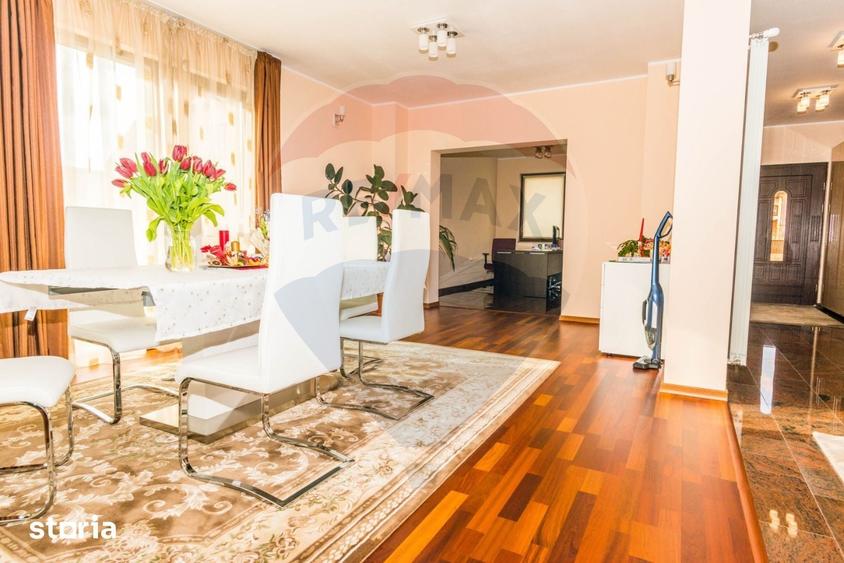 Casă cu 6 camere cu Teren 1071 Mp în Central