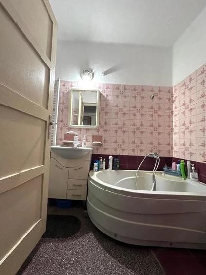 Casă cu Teren 1464 Mp în Central