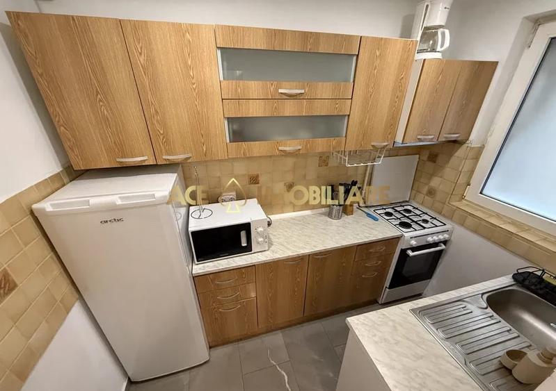 Apartament cu 2 camere decomandat, mobilat în Sala Palatului