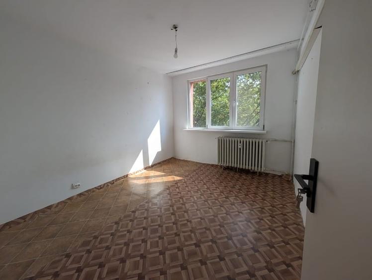 Apartament cu 4 camere decomandat în Rahova