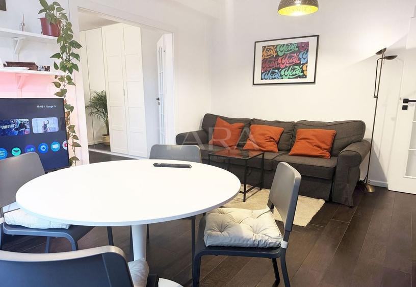 Apartament cu 3 camere semidecomandat, mobilat în Central