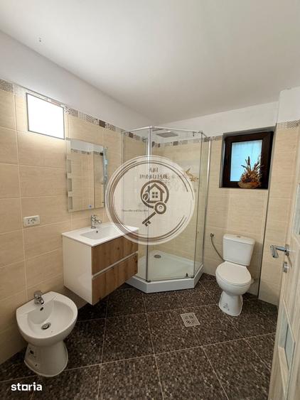 Casă cu 5 camere decomandat cu Teren 1400 Mp în Cristian