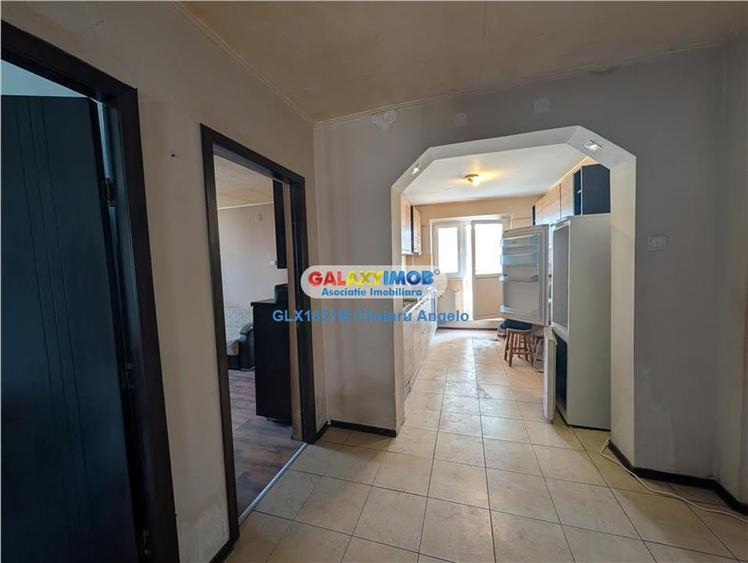 Apartament cu 4 camere semidecomandat în Berceni