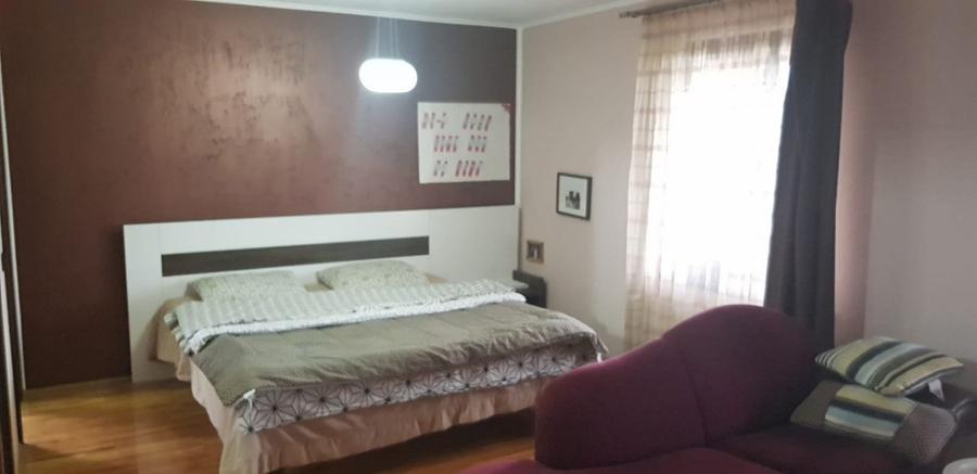 Casă cu 5 camere cu Teren 1100 Mp în Vladimirescu