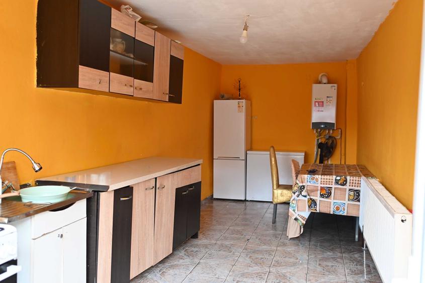 Casă cu 4 camere în Exterior Vest