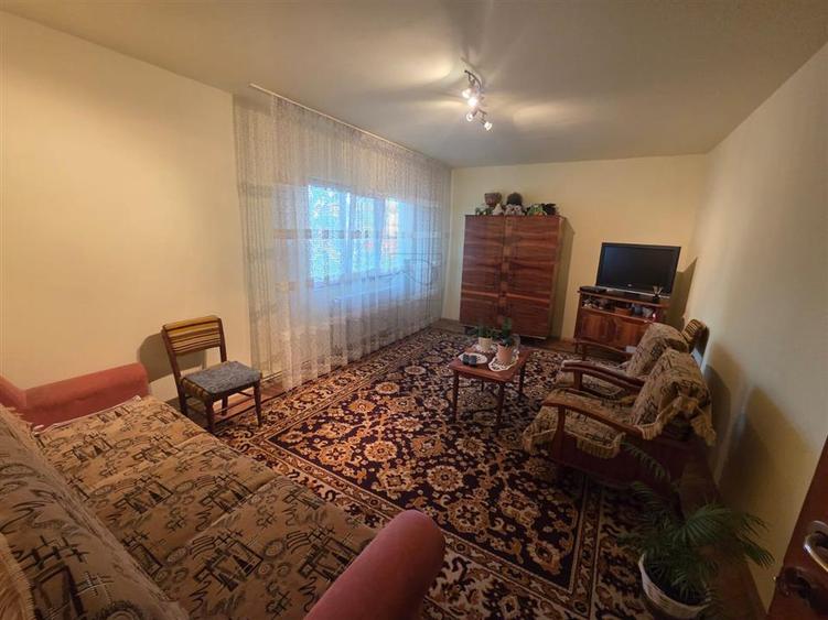 Apartament cu 2 camere decomandat, mobilat în Aradului