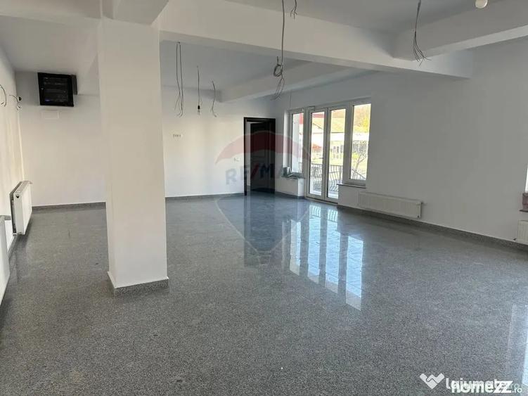 Spațiu comercial, de 690 mp, în Bistrița