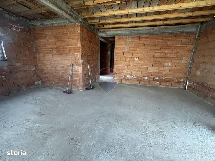 Casă cu 3 camere în Domnești