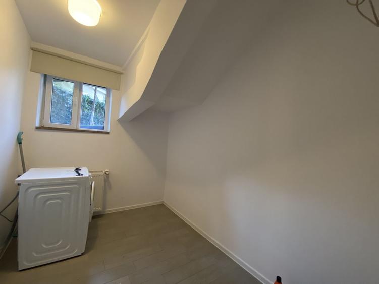 Apartament cu 3 camere semidecomandat în Kiseleff