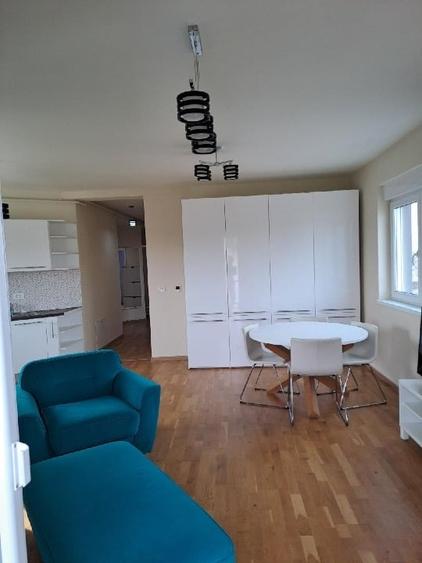 Apartament cu 3 camere semidecomandat, mobilat în Aradului