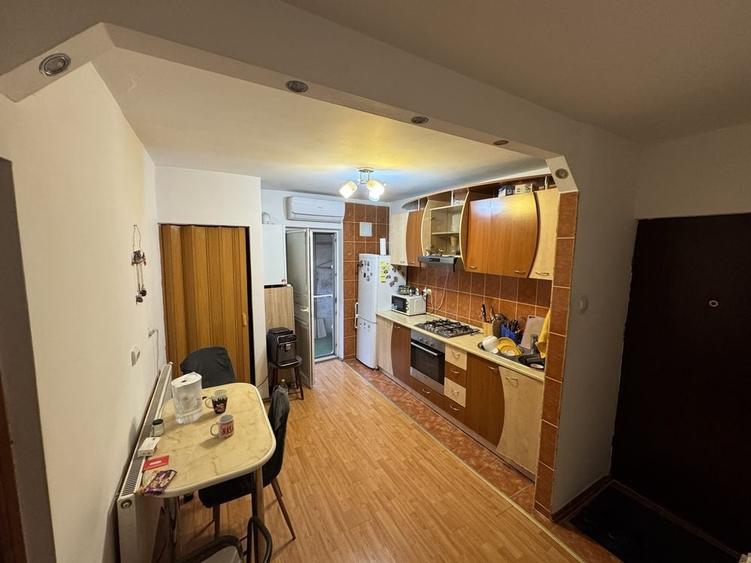 Apartament cu 3 camere decomandat în Mărăști