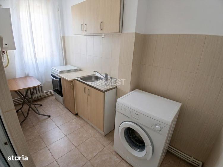Apartament cu 3 camere semidecomandat în Podu Roș