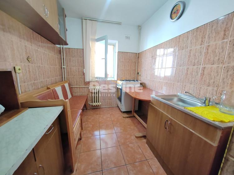 Apartament cu 2 camere decomandat, mobilat în Podul de Fier