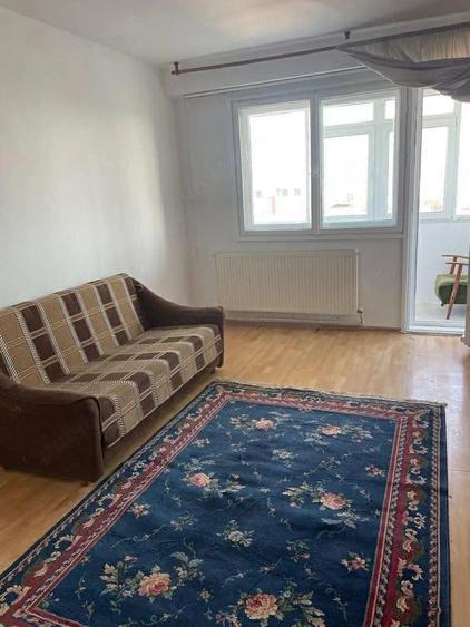 Apartament cu 3 camere decomandat în Casa de Cultură