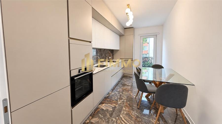 Apartament cu 3 camere semidecomandat, mobilat în Central