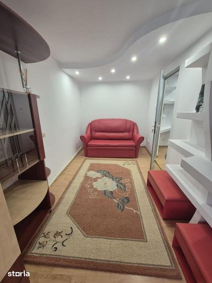 Apartament cu 3 camere semidecomandat în Central