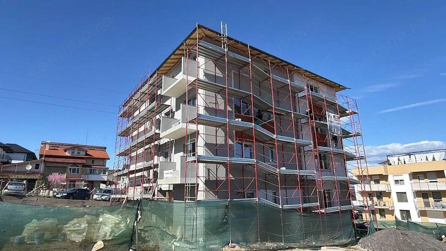 Apartament cu 3 camere decomandat în Smeura