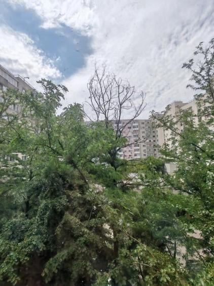 Garsonieră decomandată în Titan