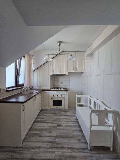 Apartament cu 3 camere, mobilat în Bucium