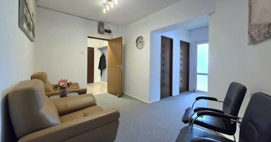 Apartament cu 4 camere decomandat, mobilat în Universitate