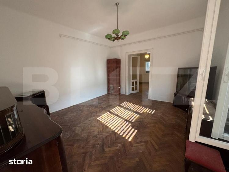 Casă cu 6 camere cu Teren 700 Mp în 700