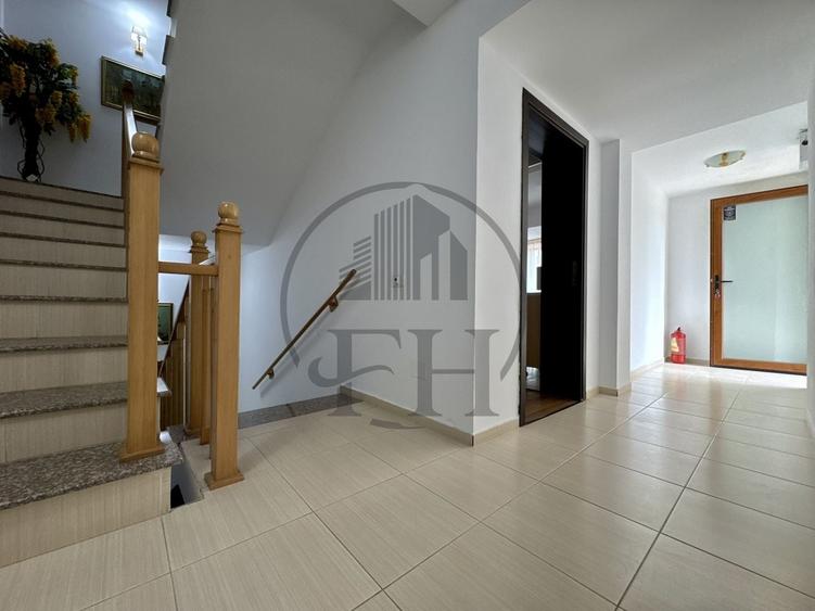 Casă individuală cu 16 camere cu Canalizare în Nord-Est