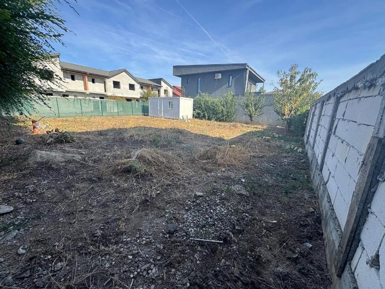 Teren Construcții intravilan de 350 mp, în Sud-Est