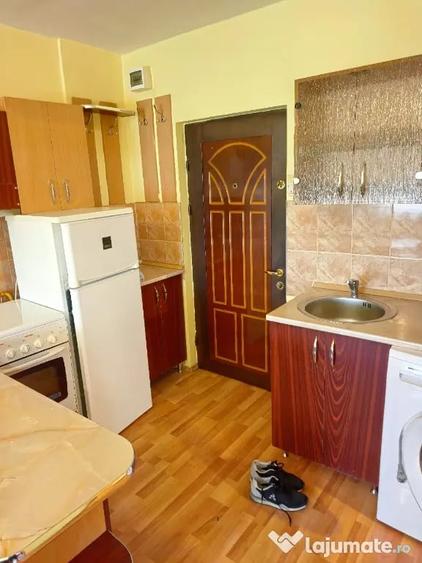 Apartament cu 2 camere semidecomandat în Intim