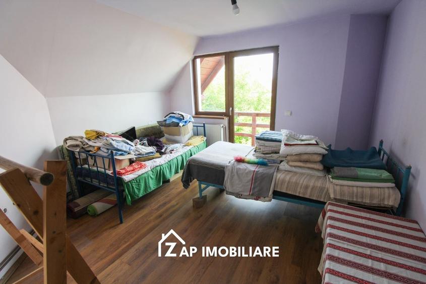 Casă individuală cu 4 camere cu Canalizare în Central