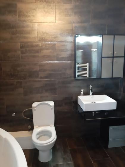 Apartament cu 3 camere decomandat în Exterior Vest