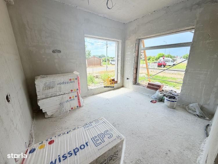 Casă cu 4 camere cu Teren 364 Mp în Domnești