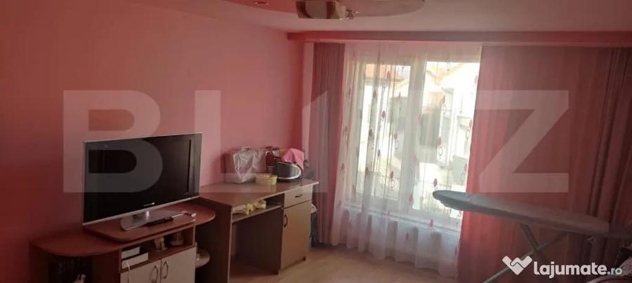 Casă cu 7 camere cu Teren 602 Mp în Nufărul