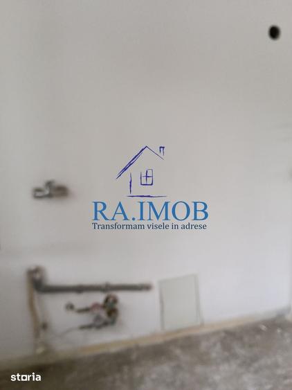Apartament cu 3 camere semidecomandat în Republicii