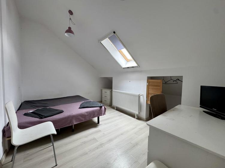 Apartament cu 4 camere decomandat, mobilat în Florești