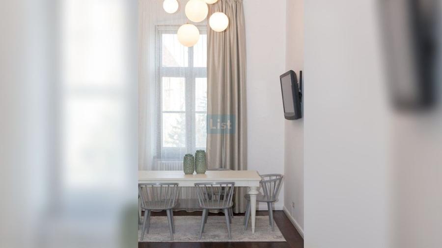 Apartament cu 2 camere semidecomandat, mobilat în Central