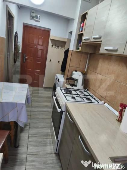 Apartament 3 camere, semidecomandat, 48 mp, balcon Dealu - 1