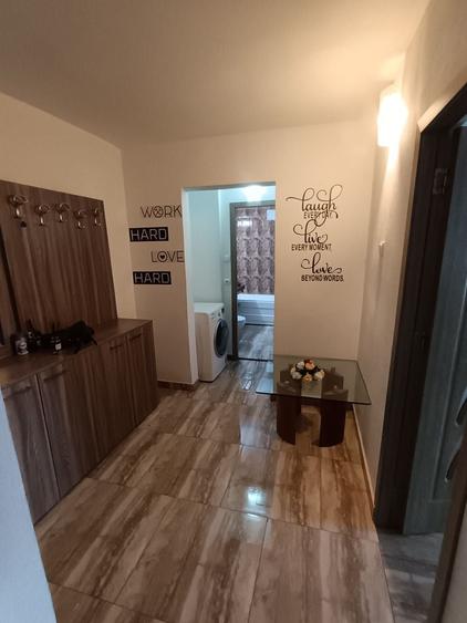 Apartament cu 2 camere decomandat în Valea