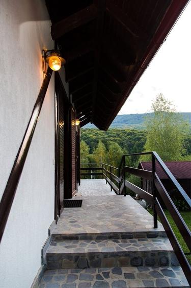 Casă cu 4 camere în Valea Dobârlăului