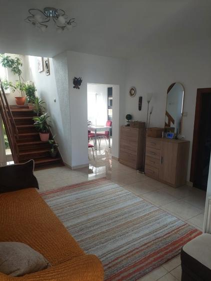 Duplex cu 5 camere cu Canalizare în Crăciunești