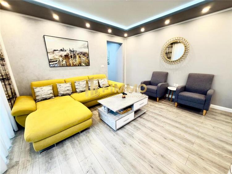 Apartament cu 4 camere semidecomandat în Central