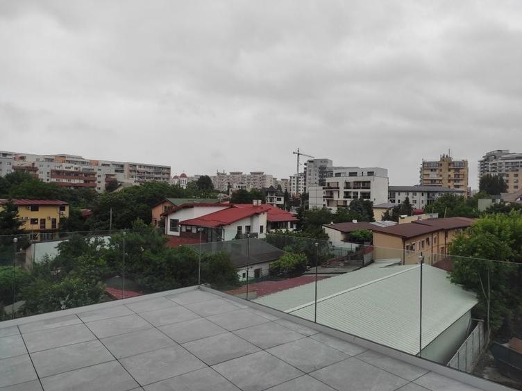 Apartament cu 3 camere semidecomandat în Timpuri Noi