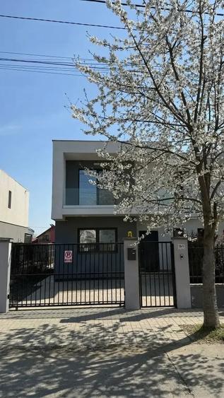 Casă cu 4 camere cu Teren 318 Mp în Dumbrăvița