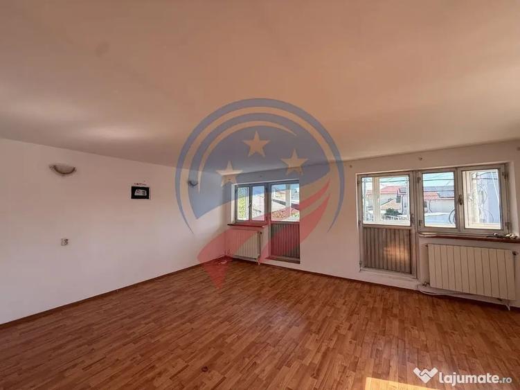 Casă cu 7 camere cu Teren 372 Mp în Central