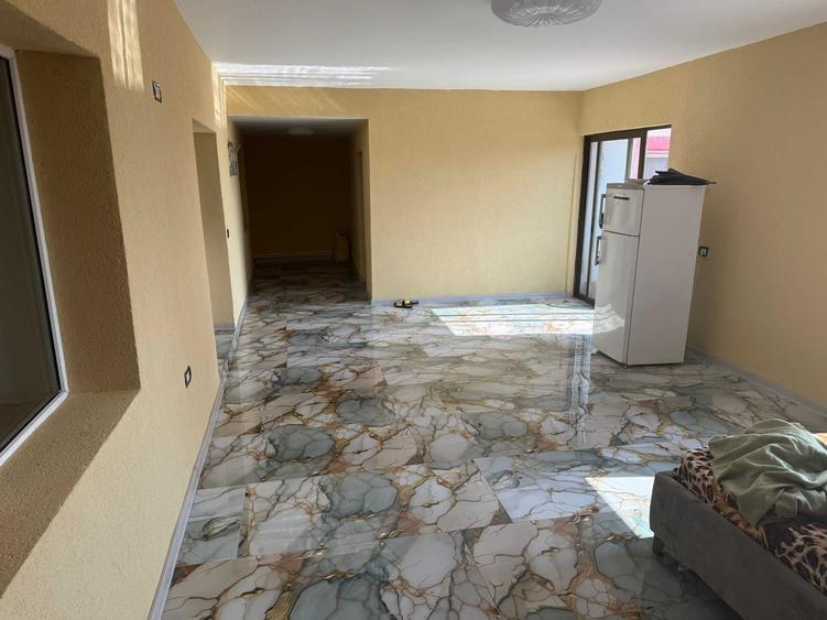 Casă cu 4 camere în Nisipari