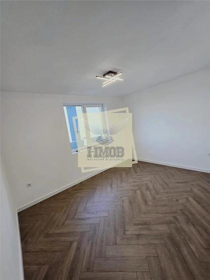 Casă cu 7 camere cu Teren 500 Mp în Central