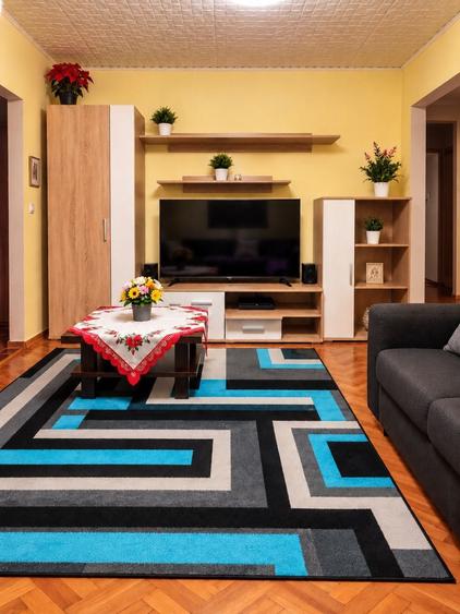 Apartament cu 3 camere semidecomandat în Central
