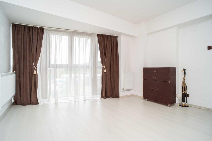 Apartament cu 3 camere, mobilat în Bucium