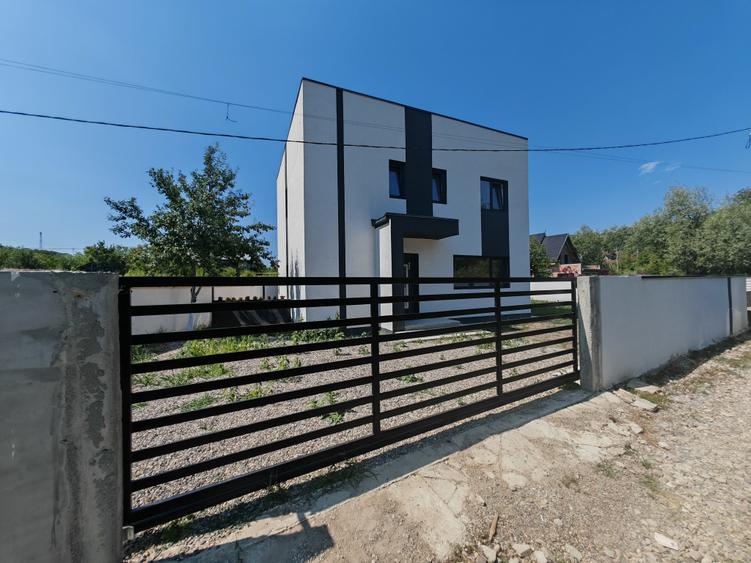 Casă cu 4 camere cu Teren 400 Mp în Mărgineni